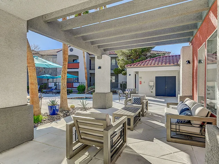 7413_Russell Rd-29