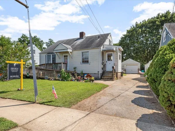 9 Revere Avenue, Bethpage, NY 11714