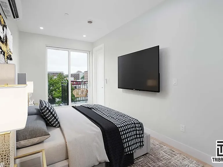 92 Manhattan Ave #3D — Photo 4