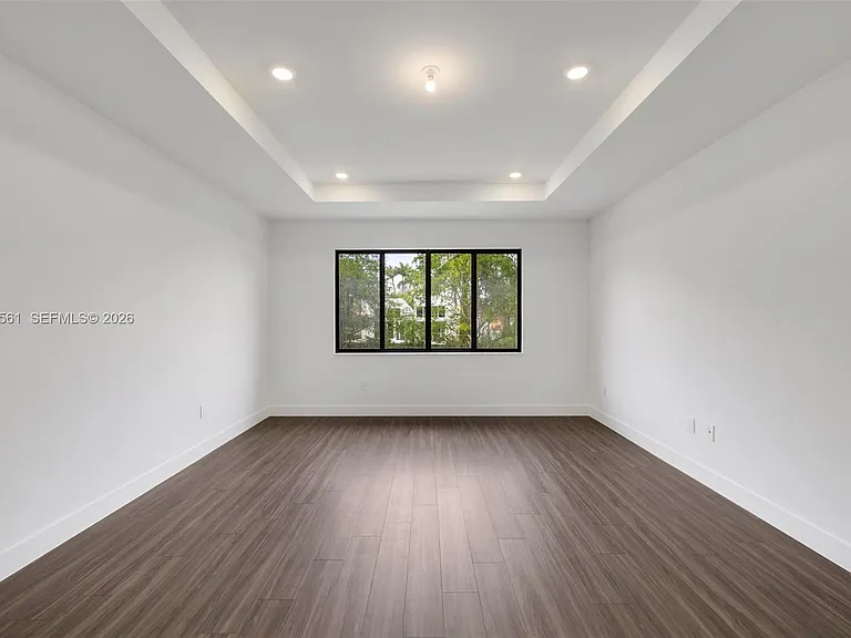 19749 NE 16th Pl — Photo 56