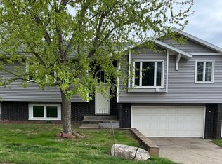 9102 Summit Dr, Clive, IA 50325