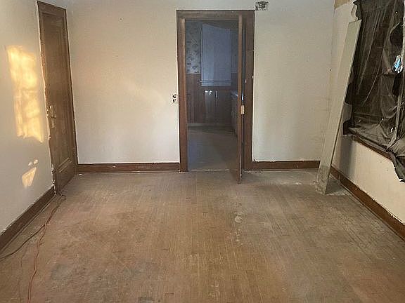 5th image of 799 Waples Ave