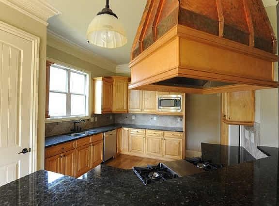 Elegant kTop of the line stainless steel appliancesitchen al