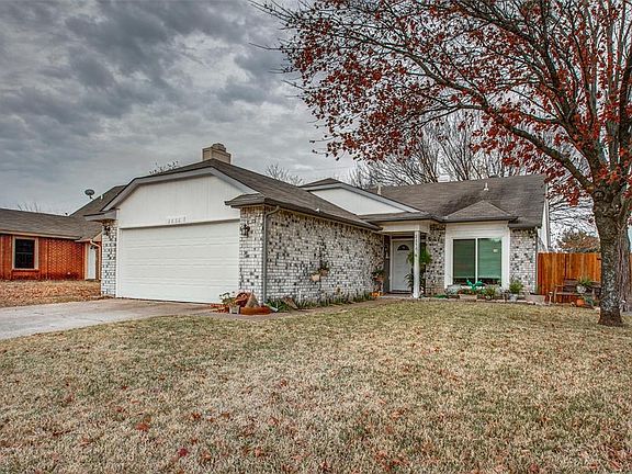 3rd image of 2656 Sunset Dr
