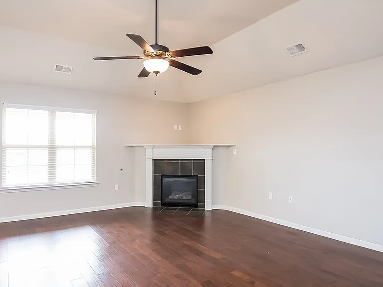 2847 S Cherry Dr — Photo 2