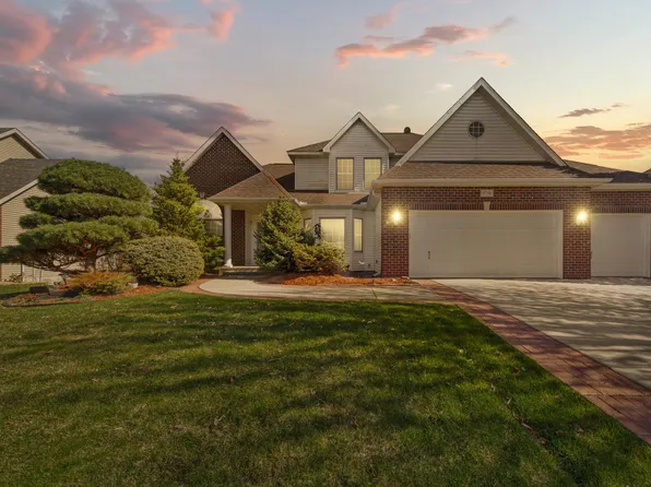 9756 211th St W, Lakeville, MN 55044