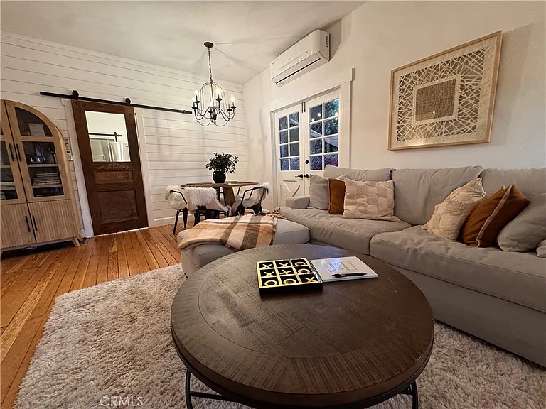 323 W 18th St #323 — Photo 13