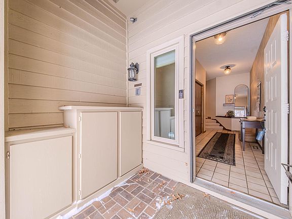 2nd image of 85 121st Ave NW
