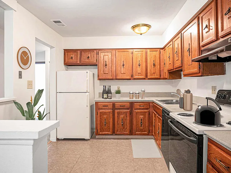 Hampton in Highland Apartments — Photo 10