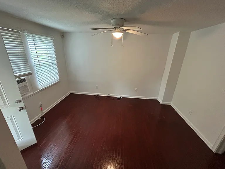 914B Lancaster St — Photo 10