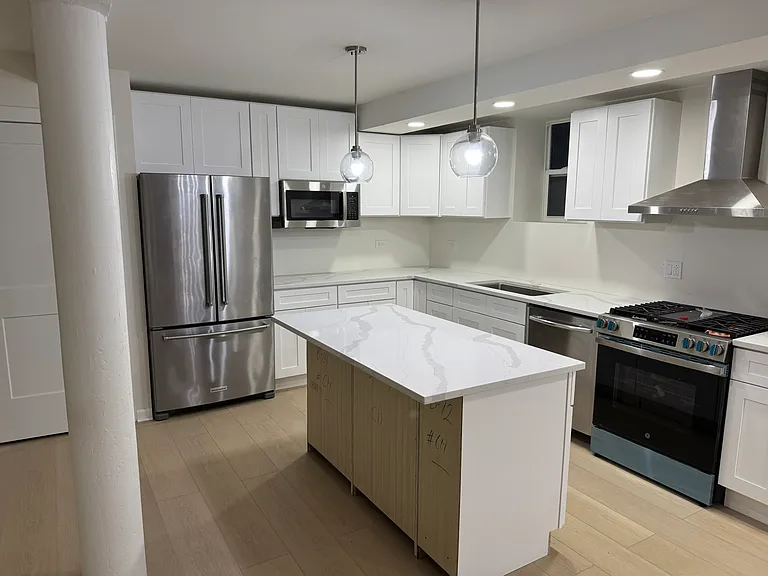 2133 W Evergreen Ave #G — Photo 1