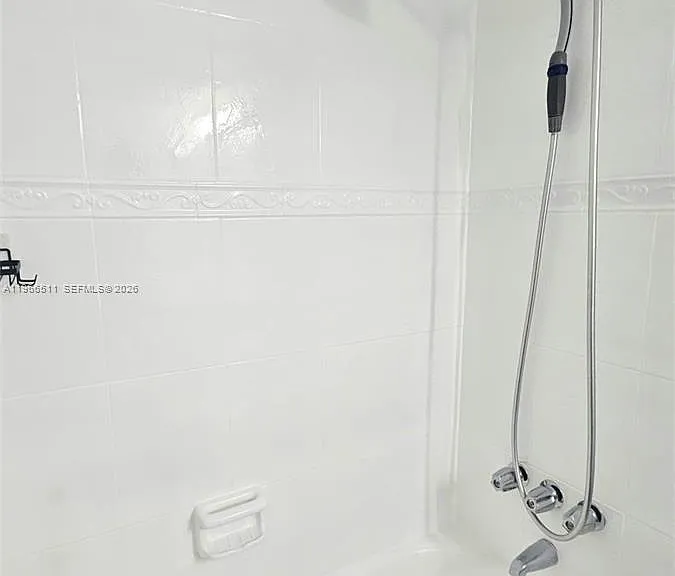 1000 Parkview Dr #605 — Photo 18