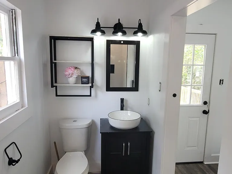 2820 Fort Ave — Photo 12
