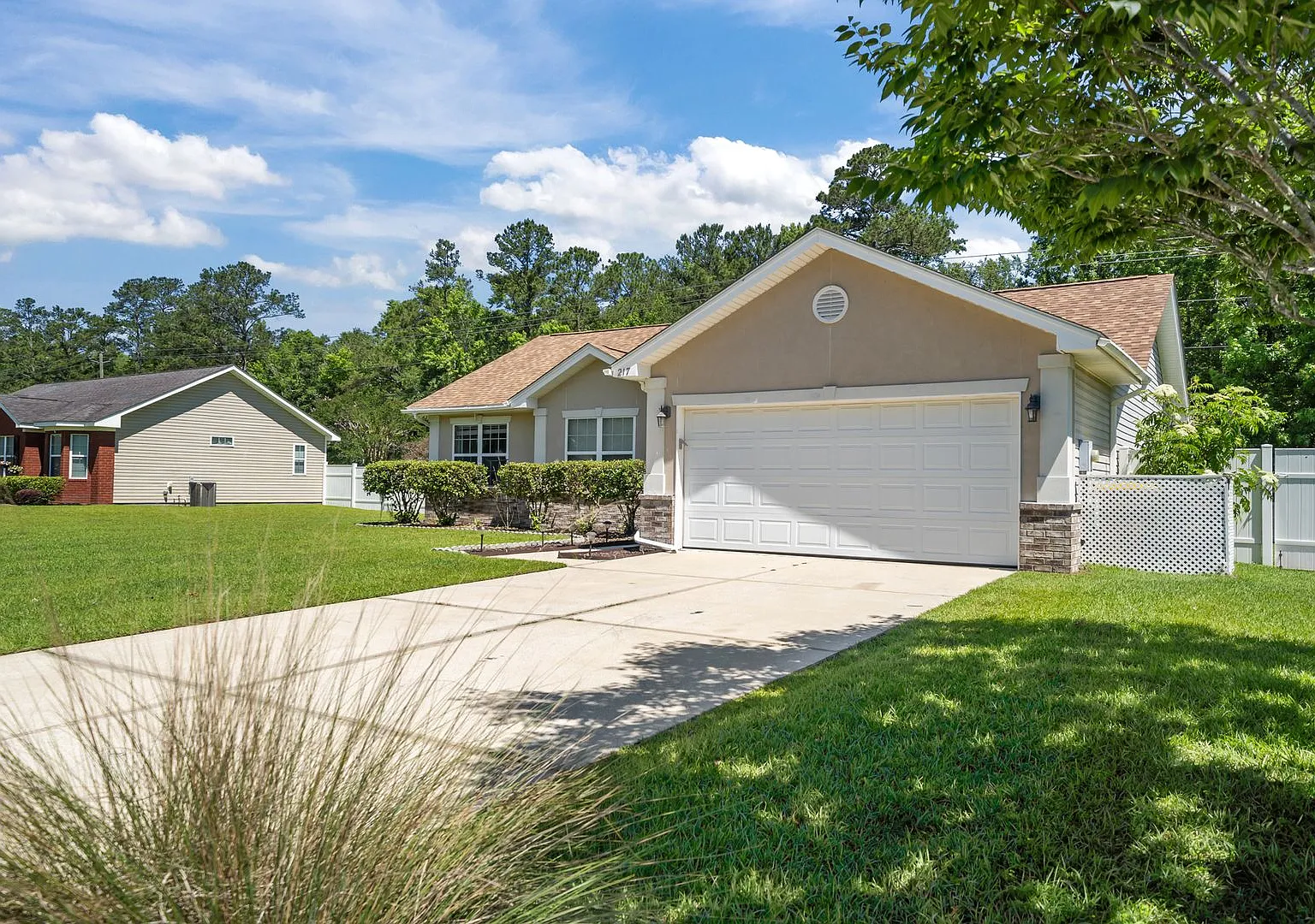 Park West Beauty! 3-Bedroom Home with Screened Porch and Fenced Backyard — Photo 2