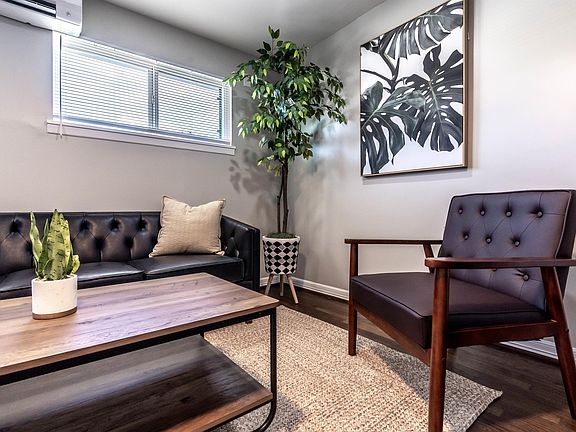 5th image of 1602 Bonnie Brae St #11057037