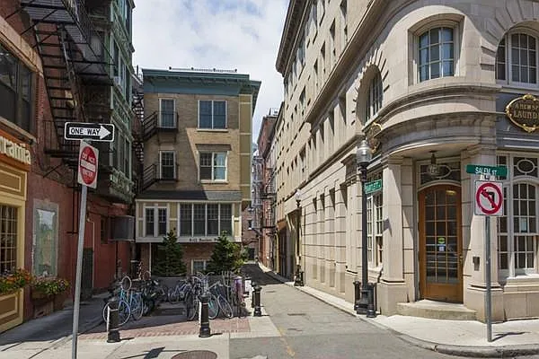 11 Bartlett Pl #4 — Photo 8