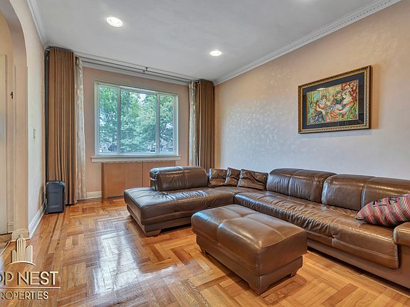 4th image of 2404 Avenue V
