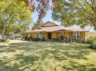 132 Park Crest Dr, Red Oak, TX 75154