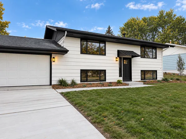 593 Continental Dr, New Brighton, MN 55112