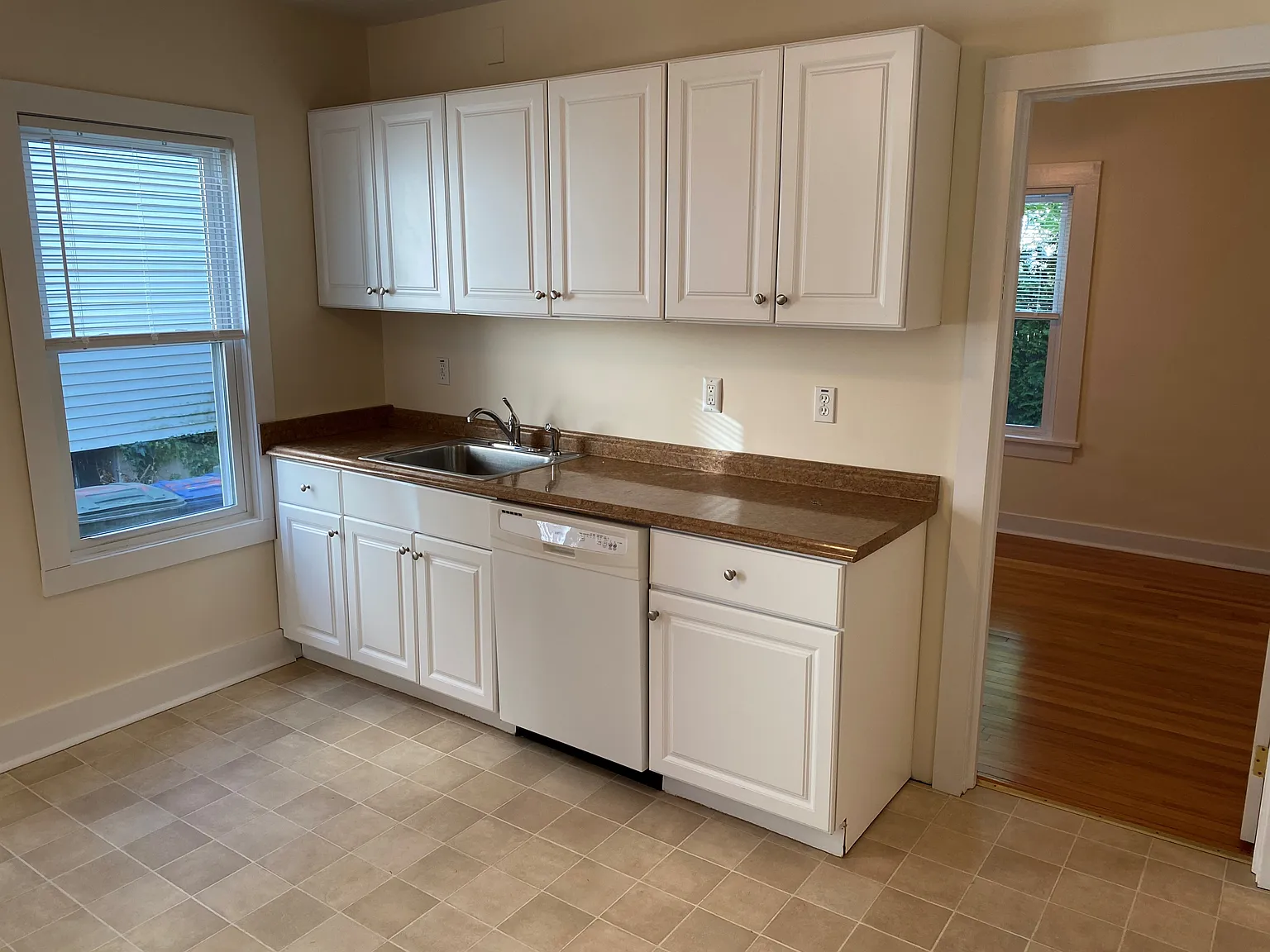 2 bed, 950 sqft, $2,100 — Photo 4