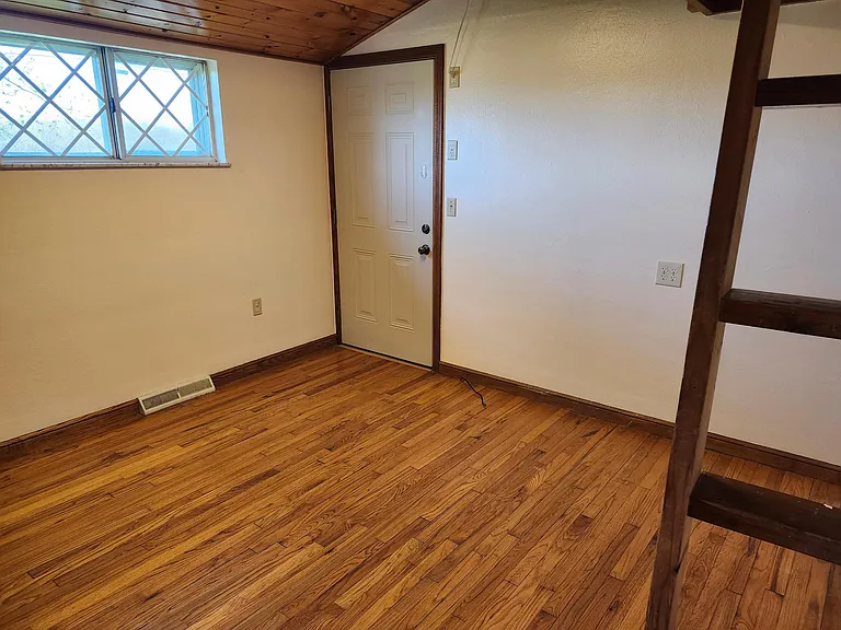 157 Golden City Rd — Photo 28