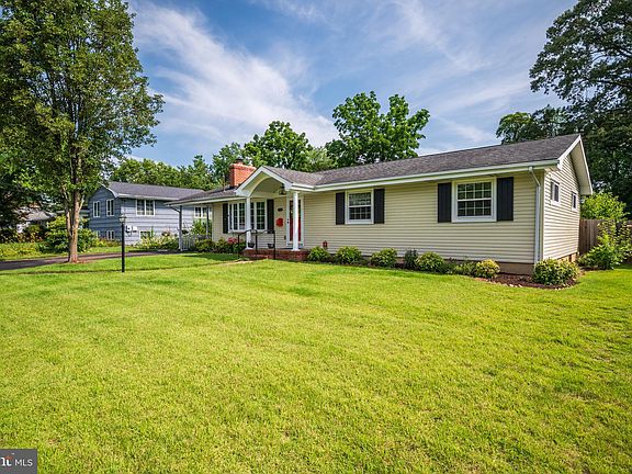 2nd image of 514 Red Oak Dr
