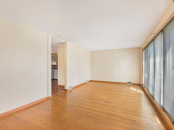 2nd image of 5316 S Melvina Ave