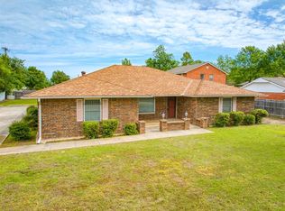 407 Bell Fountaine Dr, Moore, OK 73160
