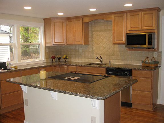 Maple cabinets w/granite countertops