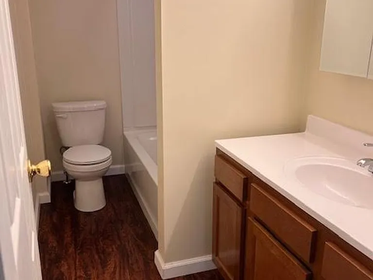 848 Lawrence Ave — Photo 12