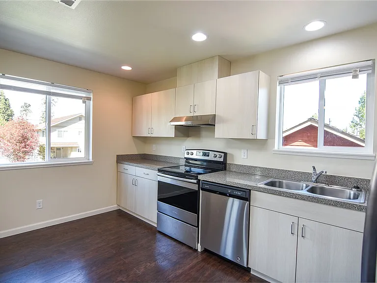 1960 NW Taylor Ave — Photo 13
