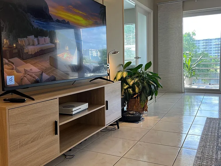 2751 N Palm Aire Dr #402 — Photo 8