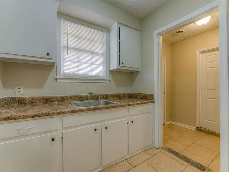 1736 Edward Ave — Photo 14