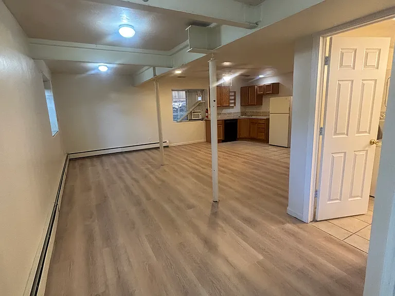 909 Venice St — Photo 3