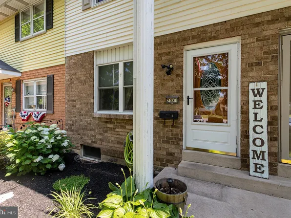 2081 Brentwood Dr, Middletown, PA 17057