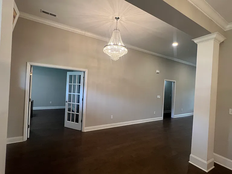 14829 Commonwealth Dr — Photo 4