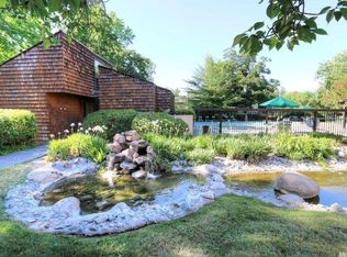 882 Woodside Ln E, Sacramento, CA 95825
