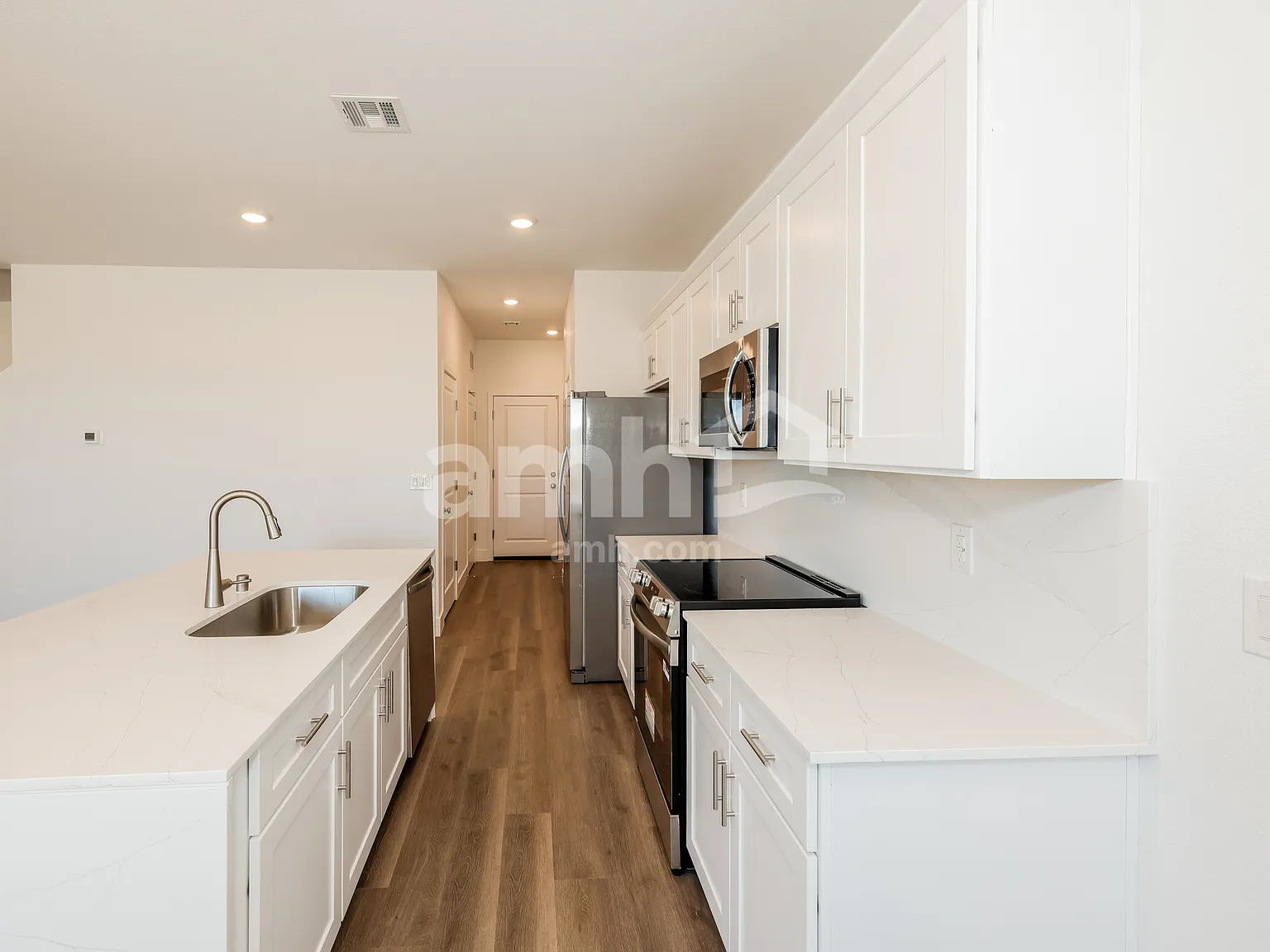 3 bed, 2.5 bath, 1808 sqft, $2,410 — Photo 3