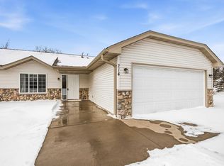 214 Appaloosa Ct, Braham, MN 55006