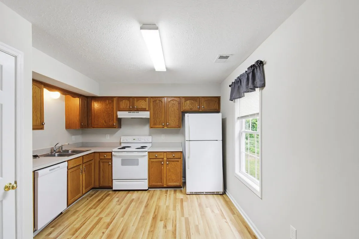 2 bed, 1.5 bath, 997 sqft, $1,675 — Photo 2