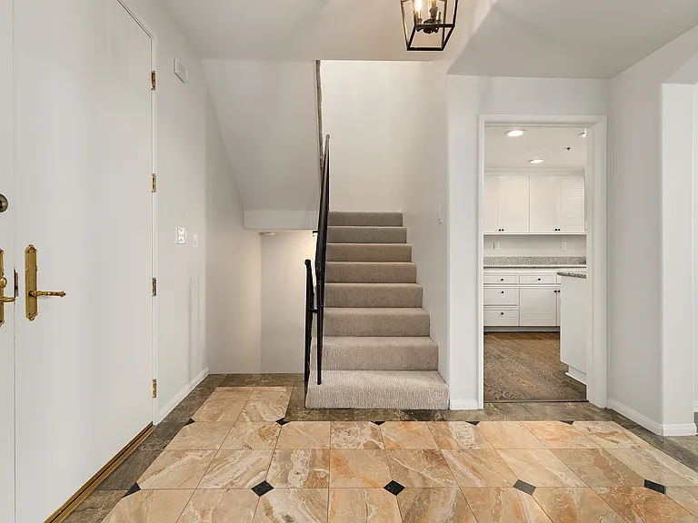 930 N Doheny Dr #415 — Photo 16