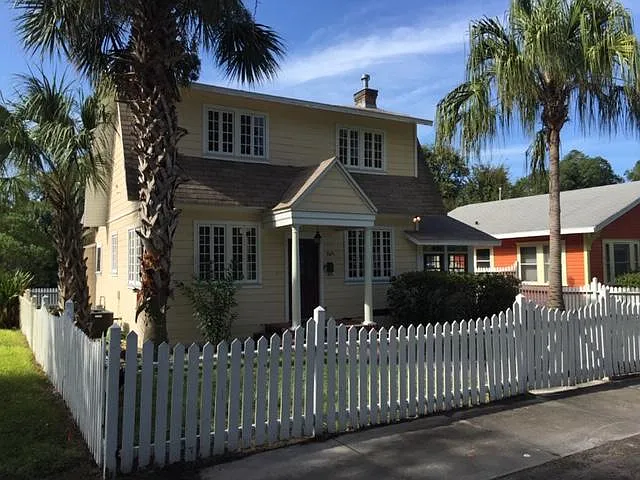 909 SE 1st Ave — Photo 1