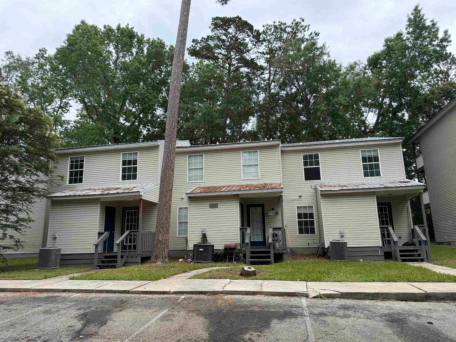 4 bed, 1280 sqft, $1,600 — Photo 2