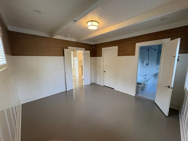 Bedroom with ensuite