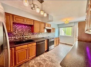 15873 Russell Ave #8, White Rock, BC V4B2S5