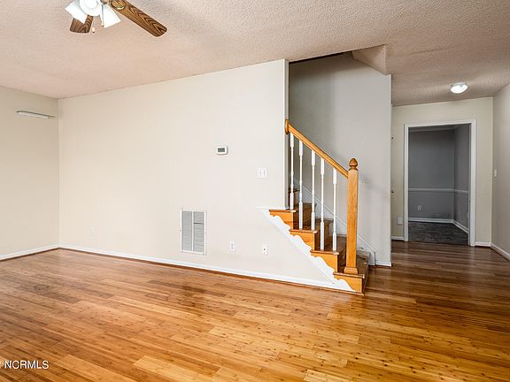 4th image of 3813 Sterling Pointe Drive #V6
