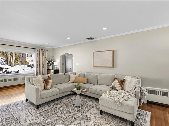 3rd image of 55 Bellingham Rd