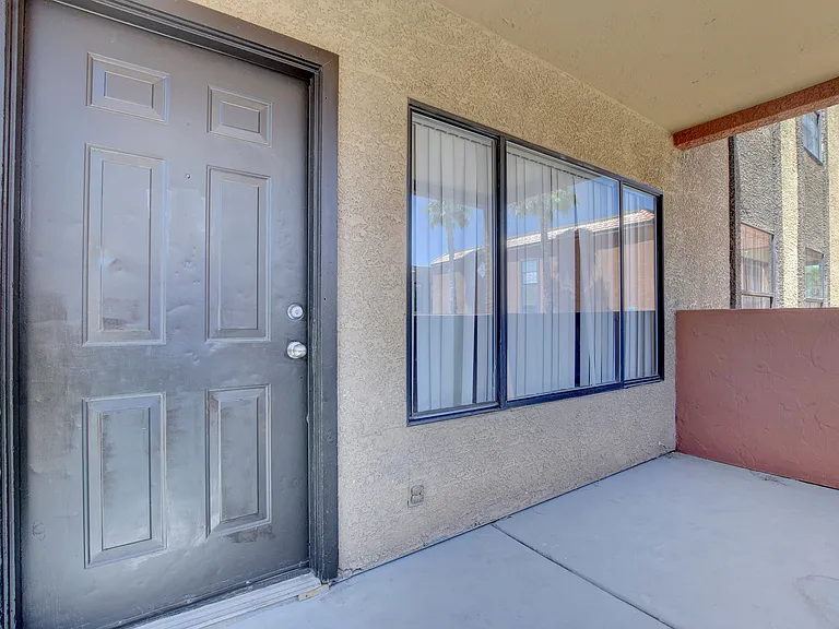 Saratoga Palms — Photo 16