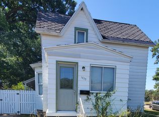 1825 Oakwood Ave NE, Grand Rapids, MI 49505
