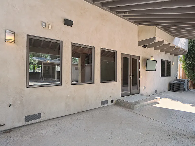 22030 Providencia St — Photo 23